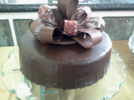 Bolo de confeitaria - bolo bombom banhado